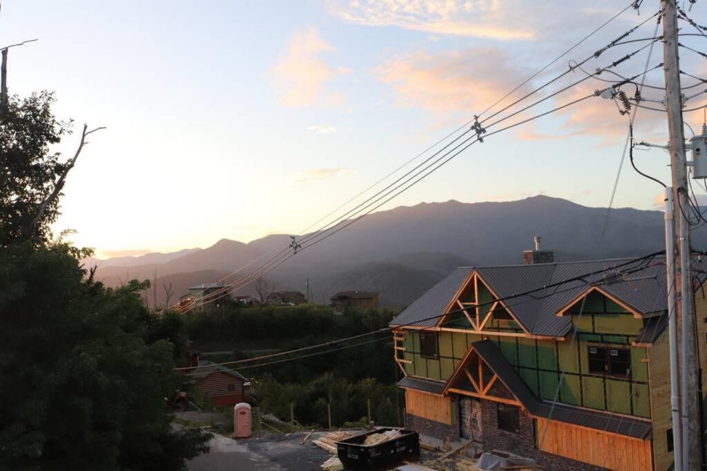 Chalet Village- Amazing Mountain Views - Piney Butt Place Gatlinburg Dış mekan fotoğraf